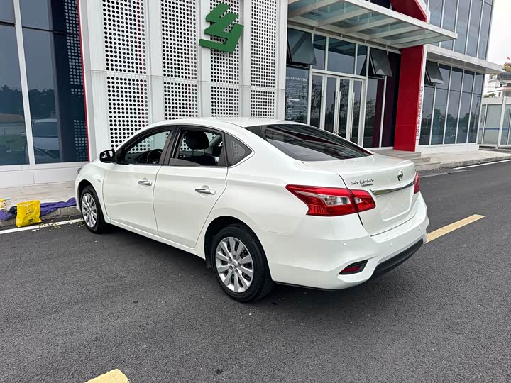 Фото 25 - Nissan Sylphy