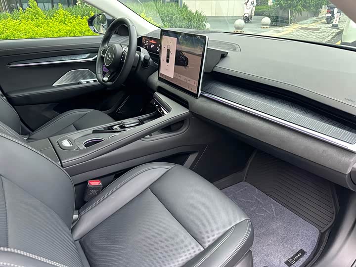 Фото 12 - Zeekr 001