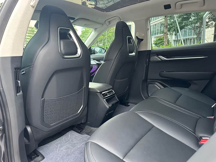 Фото 15 - Zeekr 001