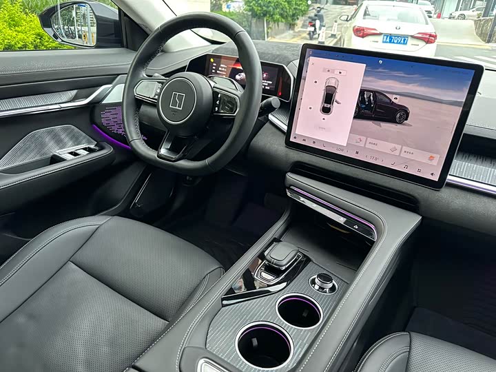 Фото 8 - Zeekr 001