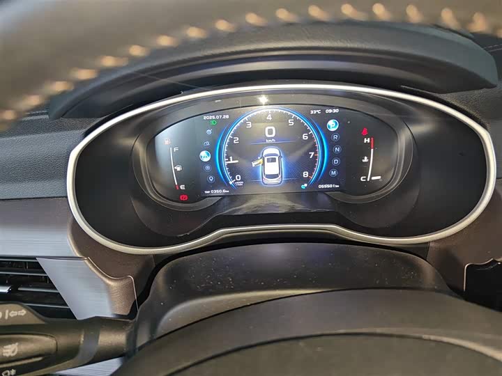 Фото 12 - Geely Atlas