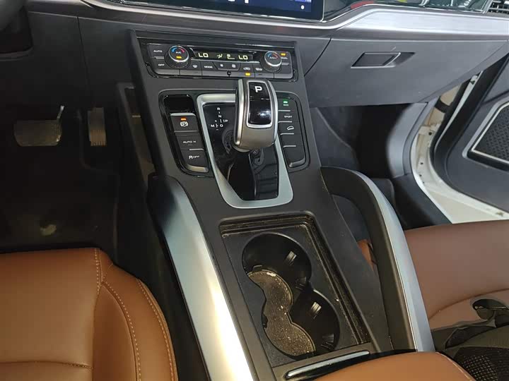 Фото 14 - Geely Atlas