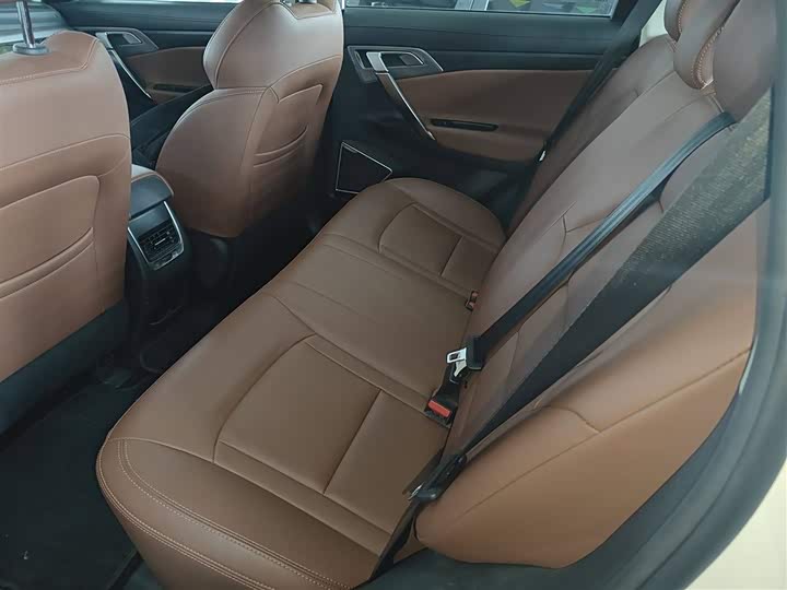 Фото 17 - Geely Atlas