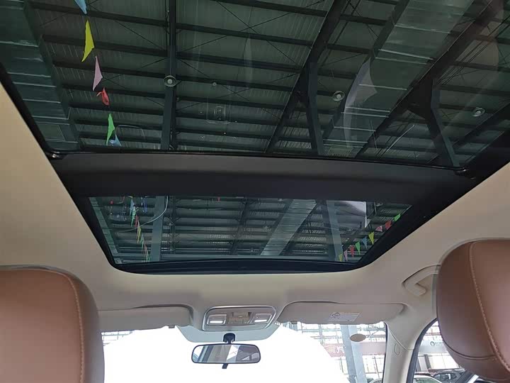 Фото 18 - Geely Atlas