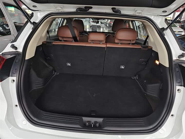 Фото 19 - Geely Atlas