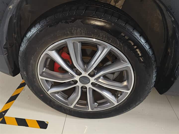 Фото 23 - Geely Atlas