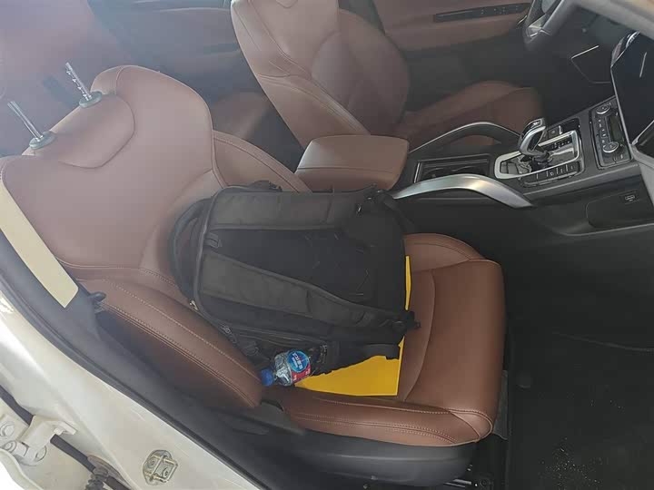 Фото 25 - Geely Atlas