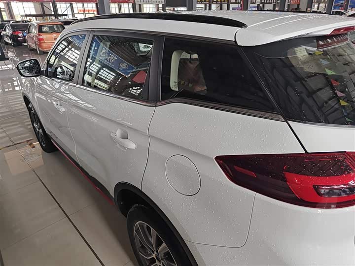 Фото 5 - Geely Atlas