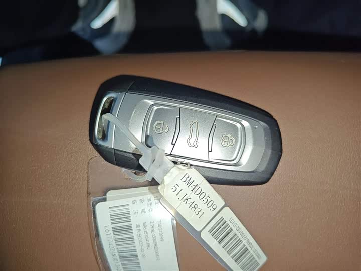 Фото 9 - Geely Atlas