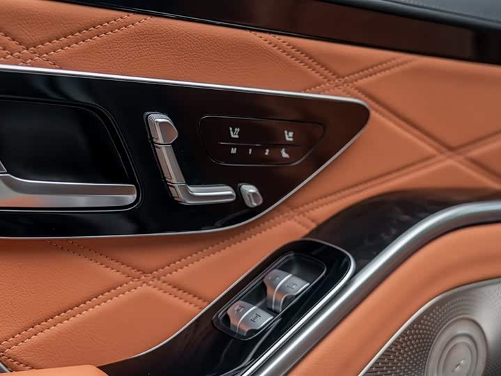 Фото 15 - Mercedes-Benz Maybach S-Class