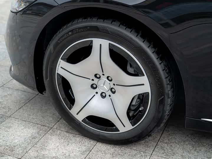 Фото 18 - Mercedes-Benz Maybach S-Class