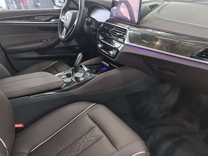 Фото 10 - BMW 5 Series