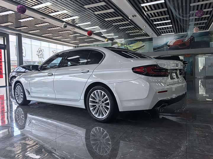 Фото 15 - BMW 5 Series