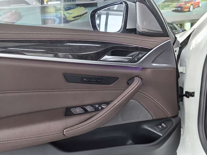 Фото 6 - BMW 5 Series