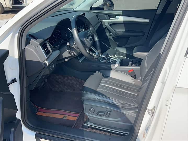 Фото 10 - Audi Q5L