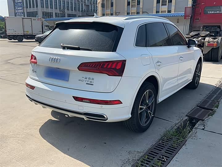 Фото 5 - Audi Q5L