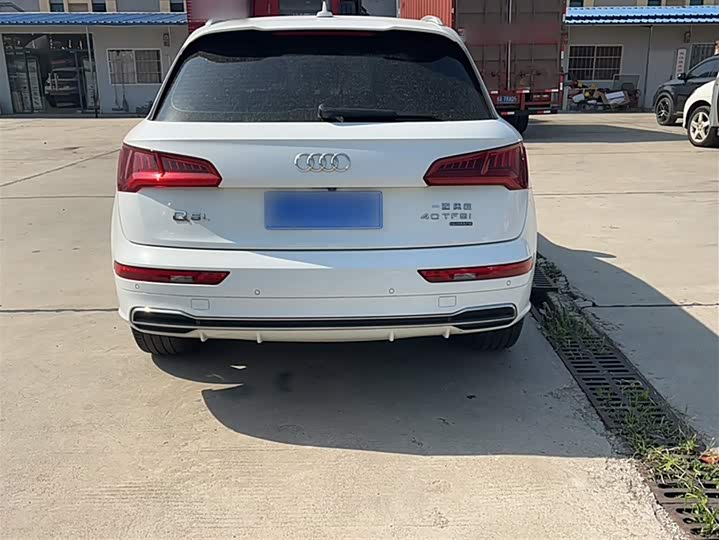 Фото 6 - Audi Q5L