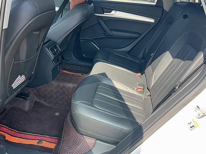 Фото 8 - Audi Q5L