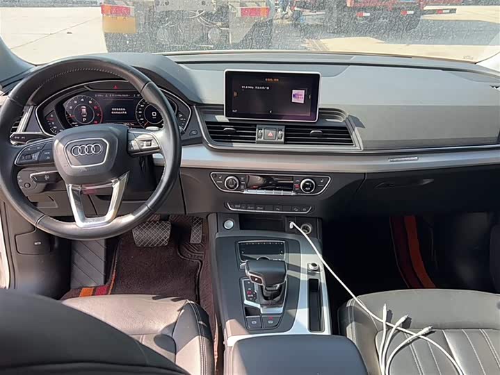 Фото 9 - Audi Q5L