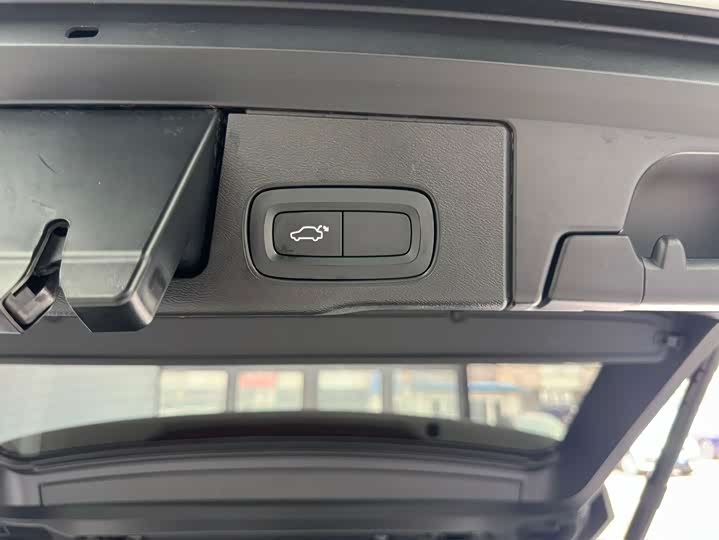 Фото 14 - Volvo XC60