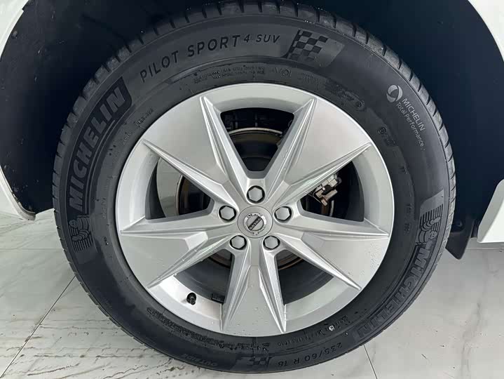 Фото 17 - Volvo XC60