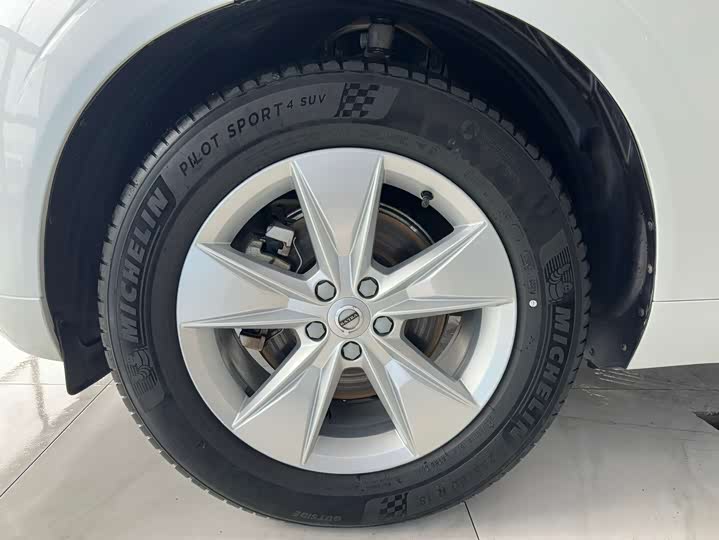 Фото 20 - Volvo XC60