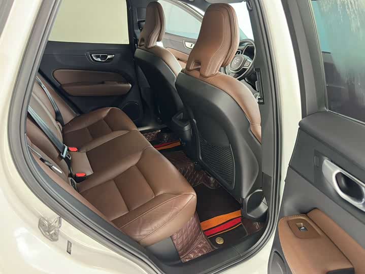 Фото 5 - Volvo XC60