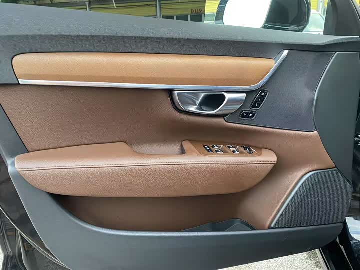 Фото 2 - Volvo S90