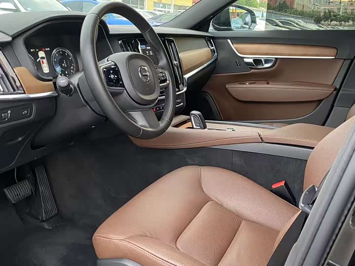 Фото 3 - Volvo S90