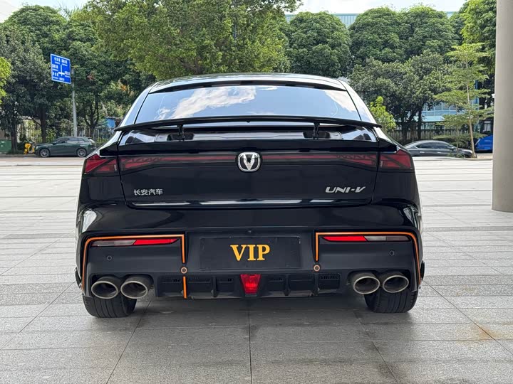 Фото 11 - Changan UNI-V