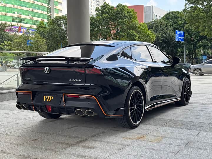 Фото 12 - Changan UNI-V