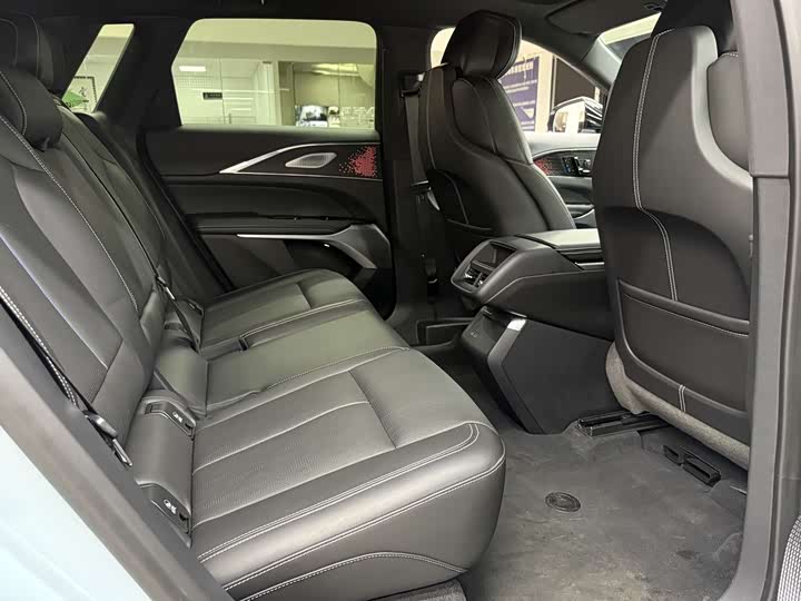 Фото 12 - Cadillac Lyriq