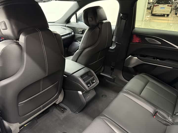 Фото 14 - Cadillac Lyriq