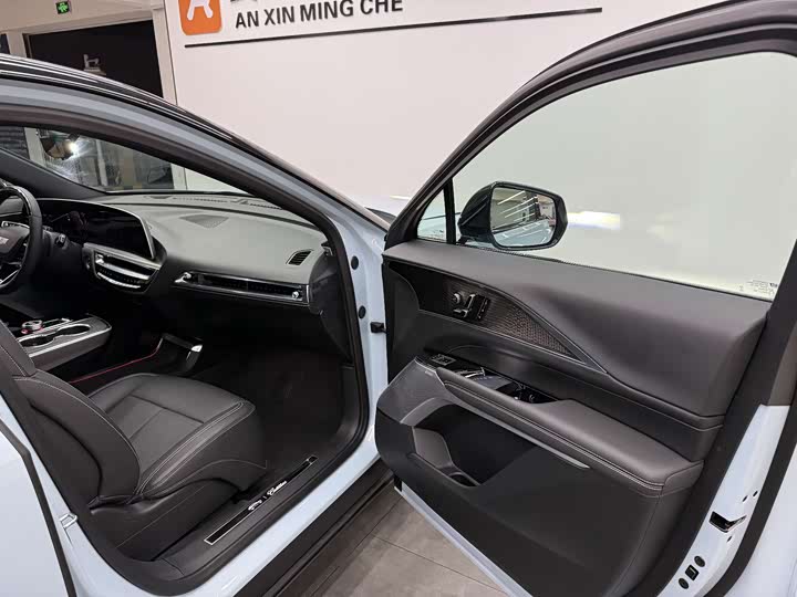 Фото 8 - Cadillac Lyriq