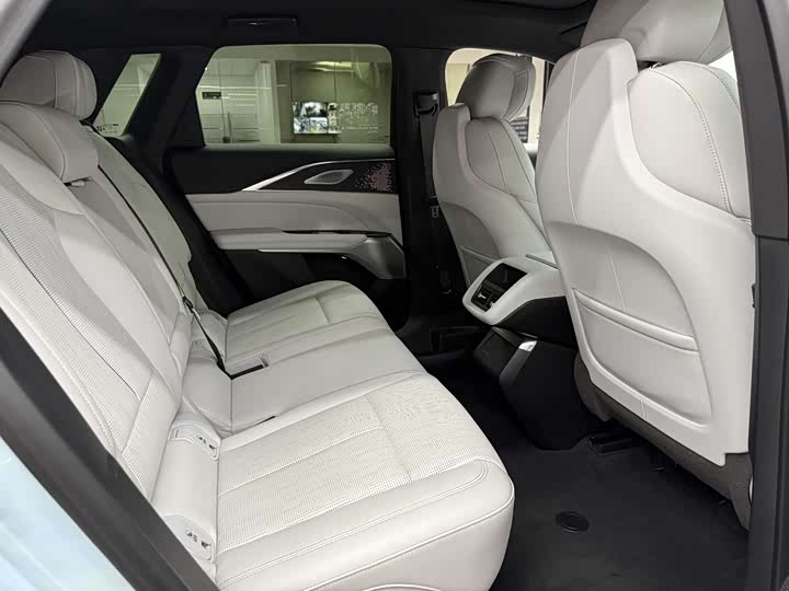 Фото 16 - Cadillac Lyriq