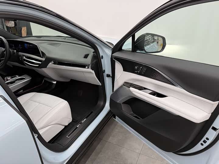 Фото 8 - Cadillac Lyriq