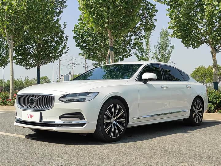 Фото 1 - Volvo S90