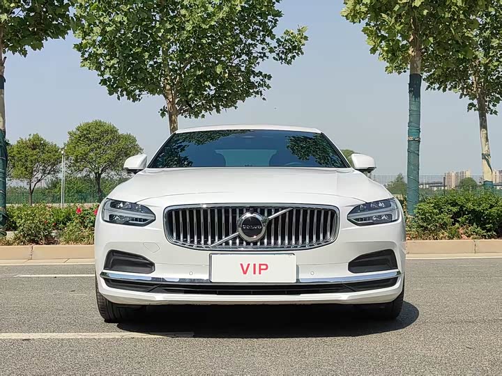 Фото 2 - Volvo S90