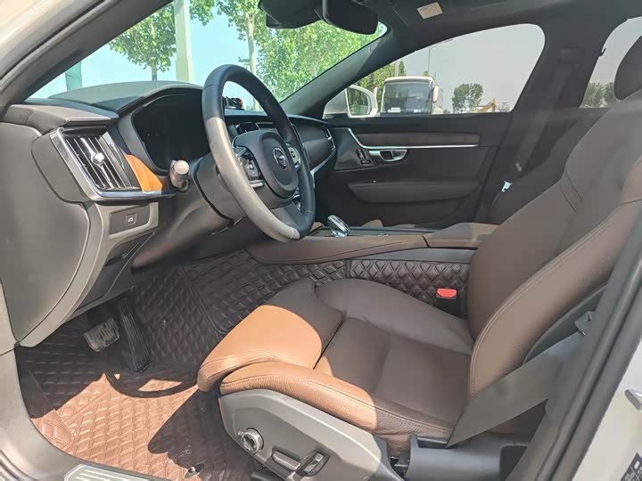 Фото 5 - Volvo S90