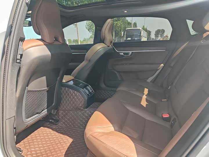 Фото 6 - Volvo S90