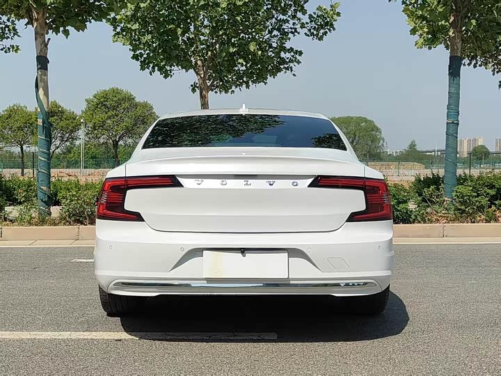 Фото 8 - Volvo S90