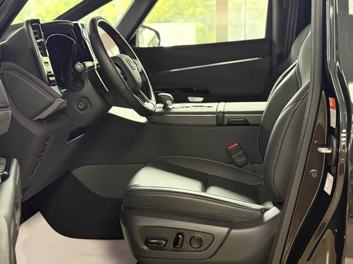 Фото 14 - Lexus LM