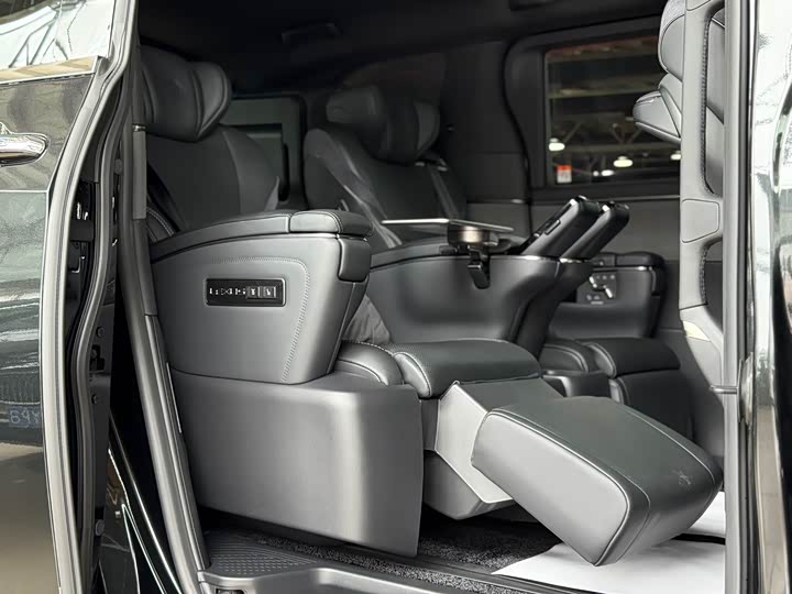 Фото 27 - Lexus LM