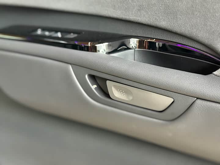 Фото 28 - Lexus LM