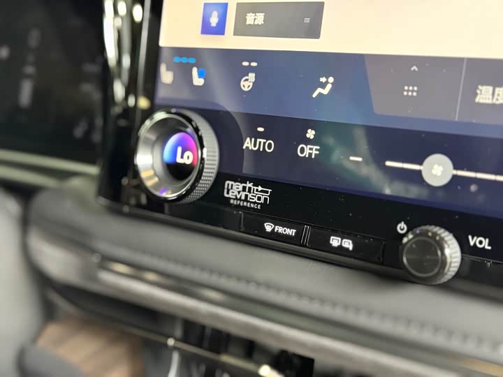 Фото 29 - Lexus LM