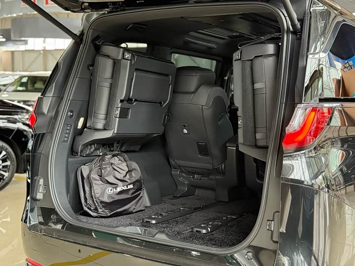 Фото 31 - Lexus LM