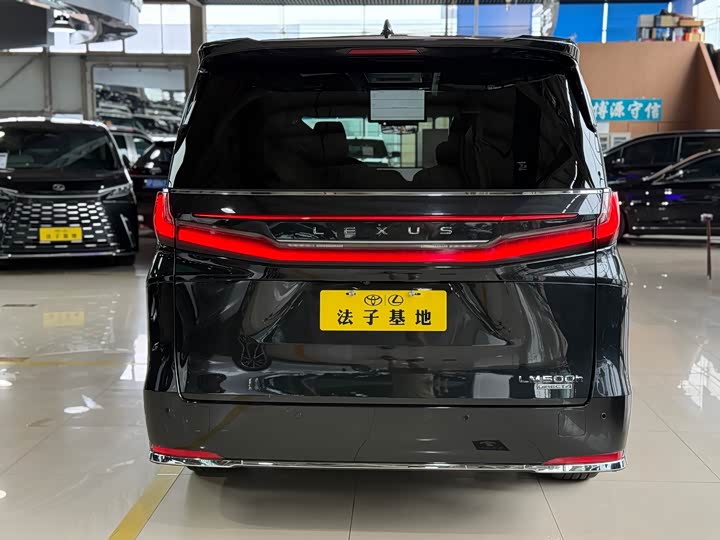 Фото 7 - Lexus LM
