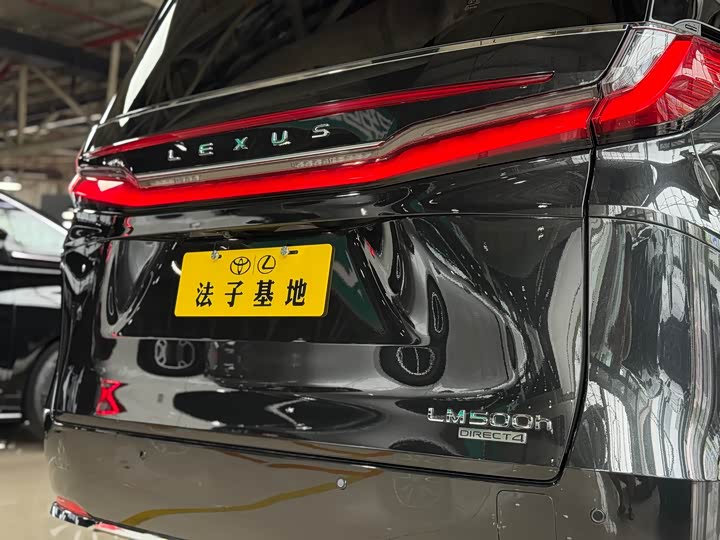 Фото 9 - Lexus LM