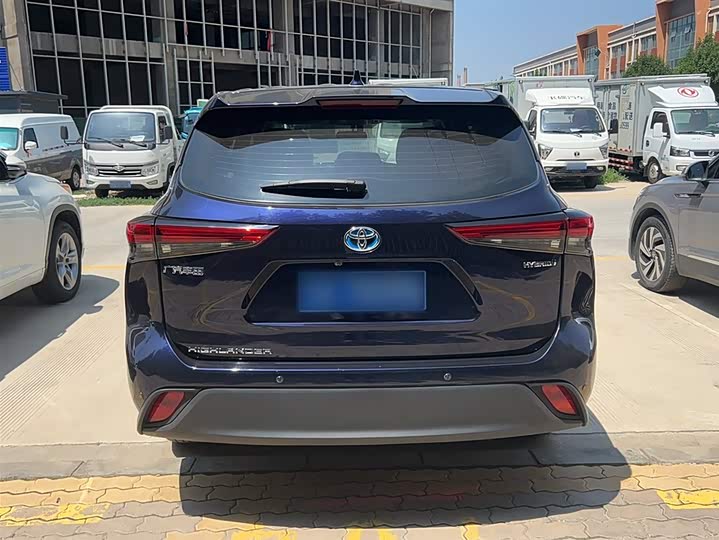 Фото 13 - Toyota Highlander