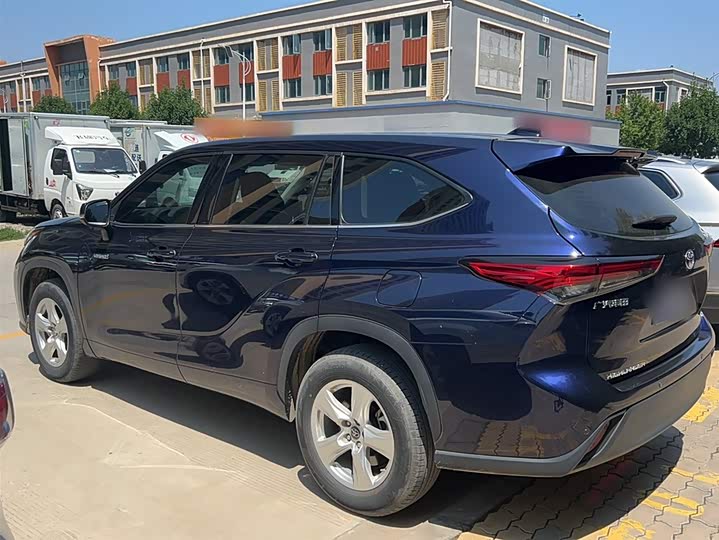 Фото 14 - Toyota Highlander